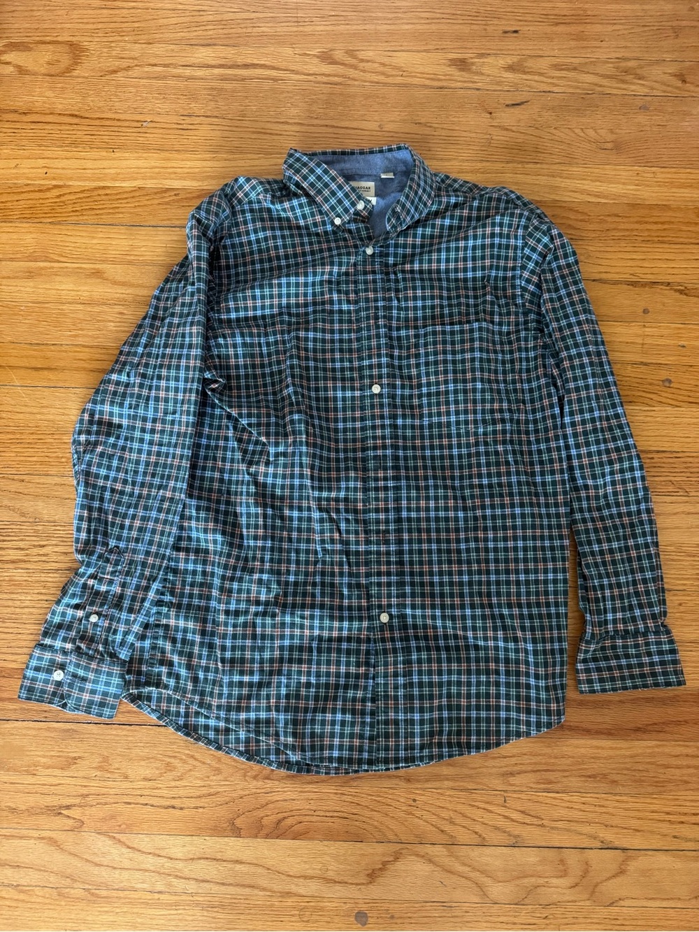 Men’s green plaid button down shirt